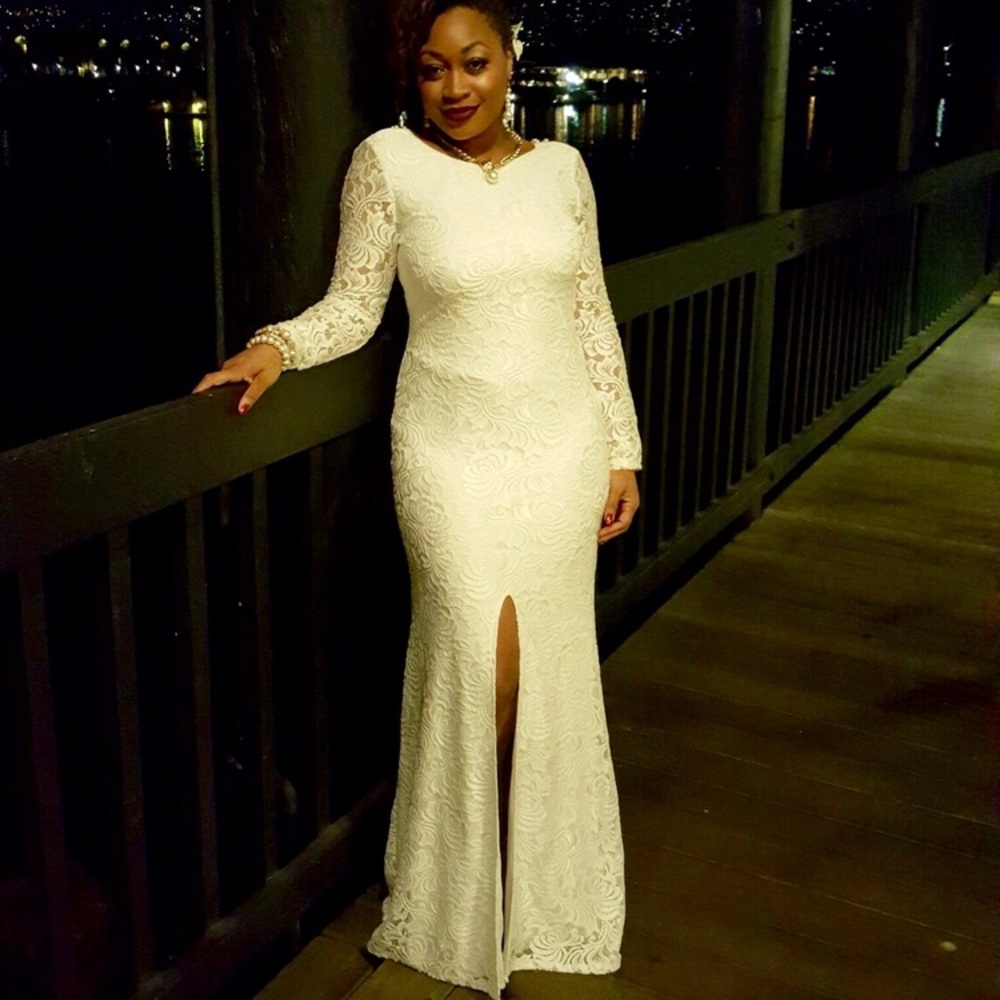 **Host Pick**💖 Gorgeous Lace Dress w/Pearl Detail - Picture 2 of 8